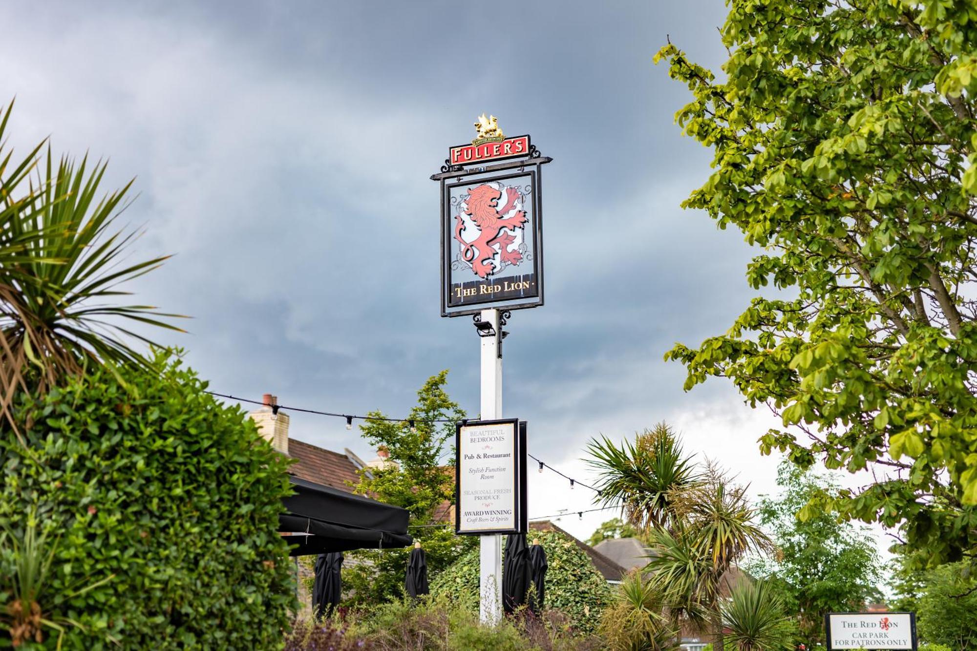 The Red Lion Hotel Hillingdon Eksteriør billede