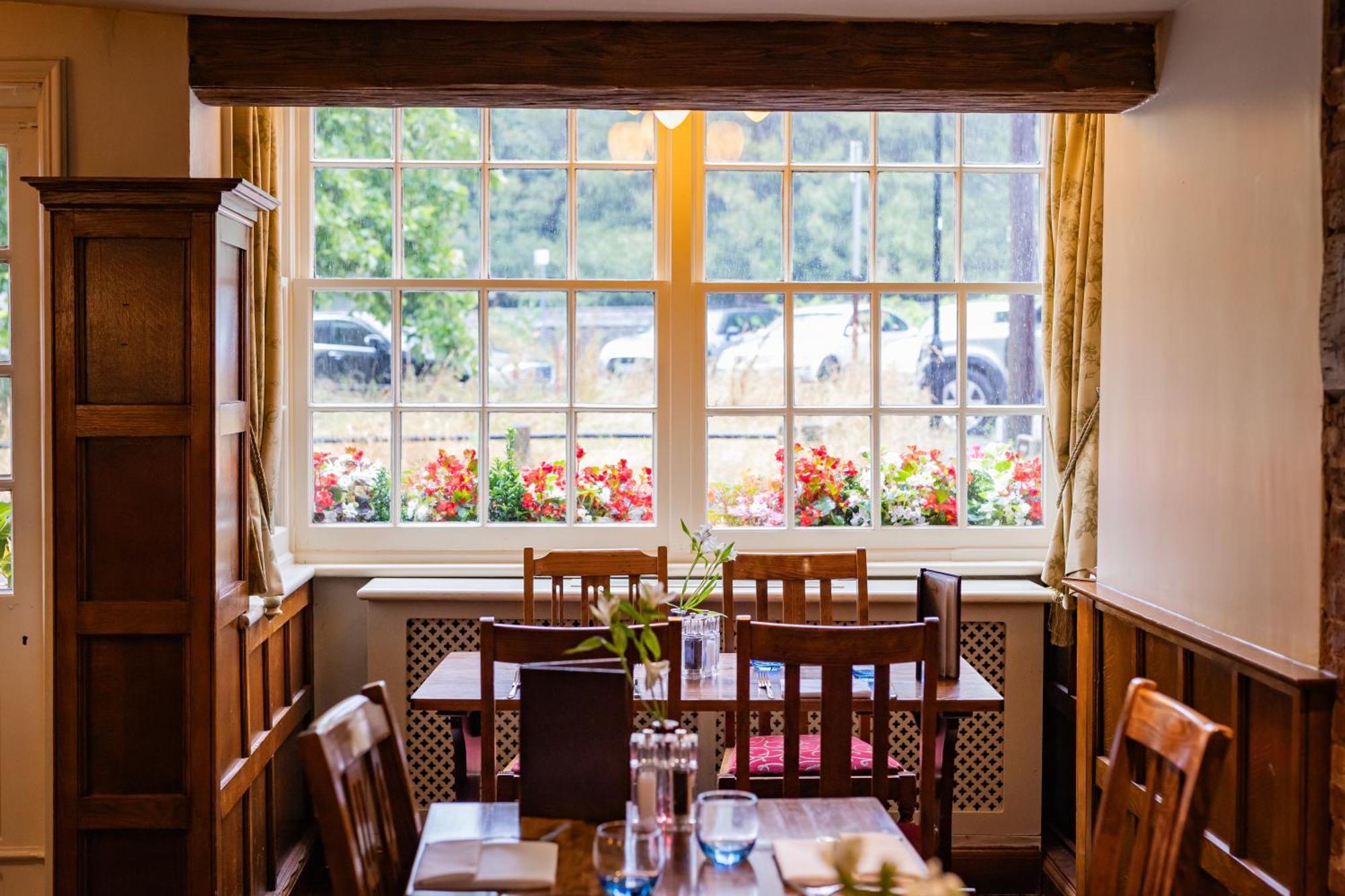 The Red Lion Hotel Hillingdon Eksteriør billede