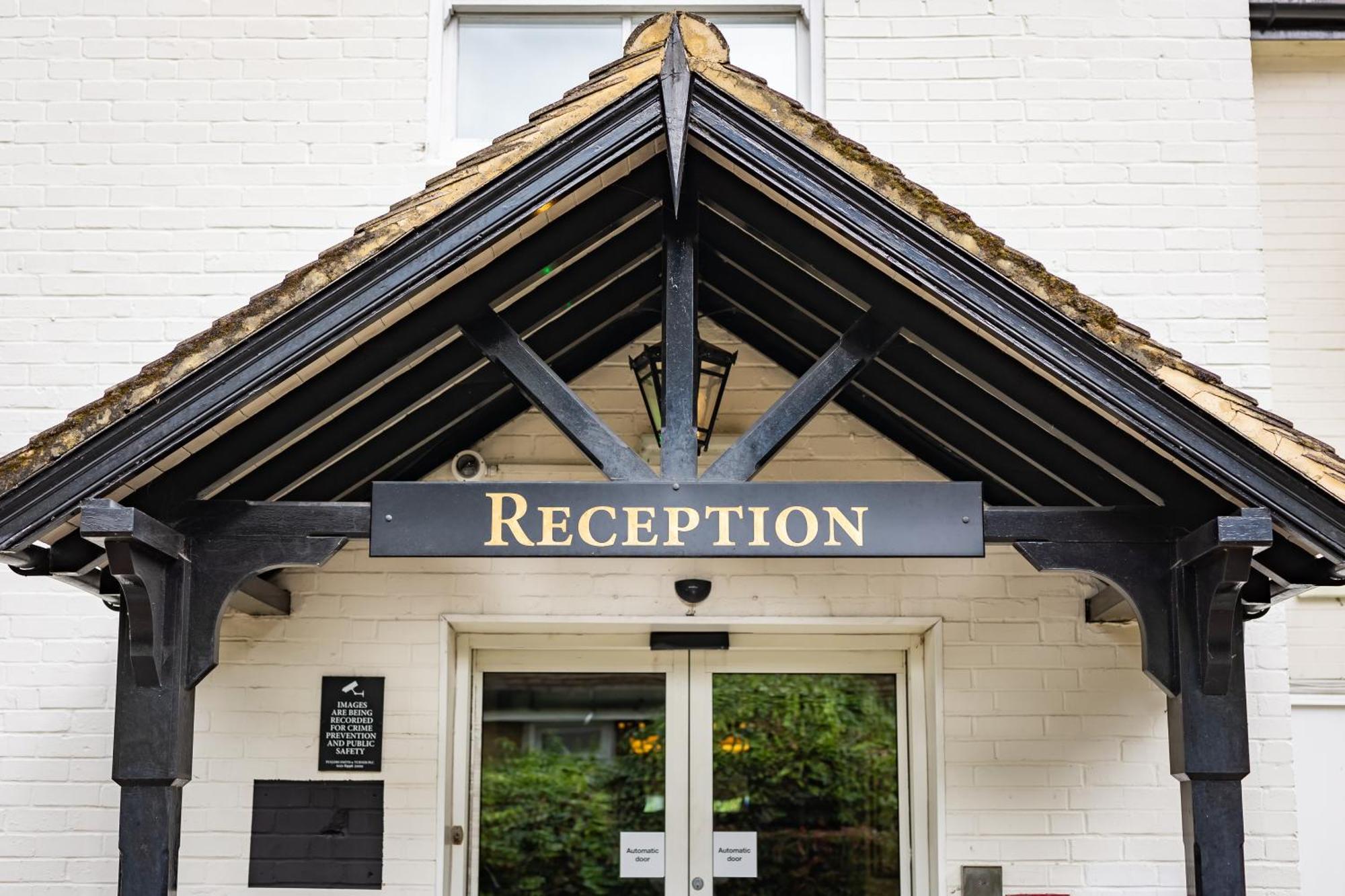 The Red Lion Hotel Hillingdon Eksteriør billede