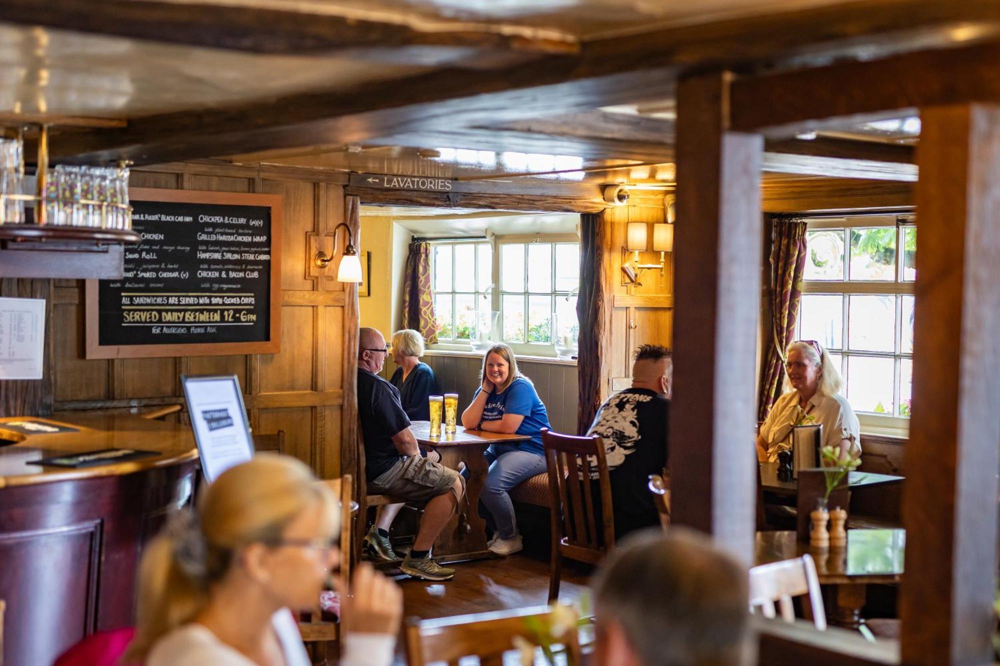 The Red Lion Hotel Hillingdon Eksteriør billede