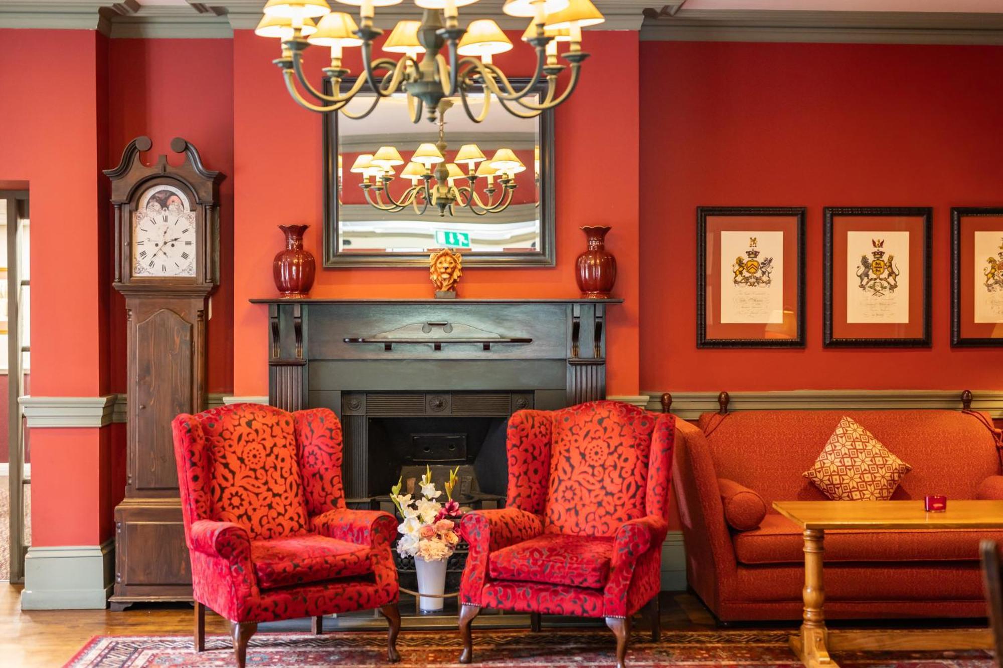 The Red Lion Hotel Hillingdon Eksteriør billede