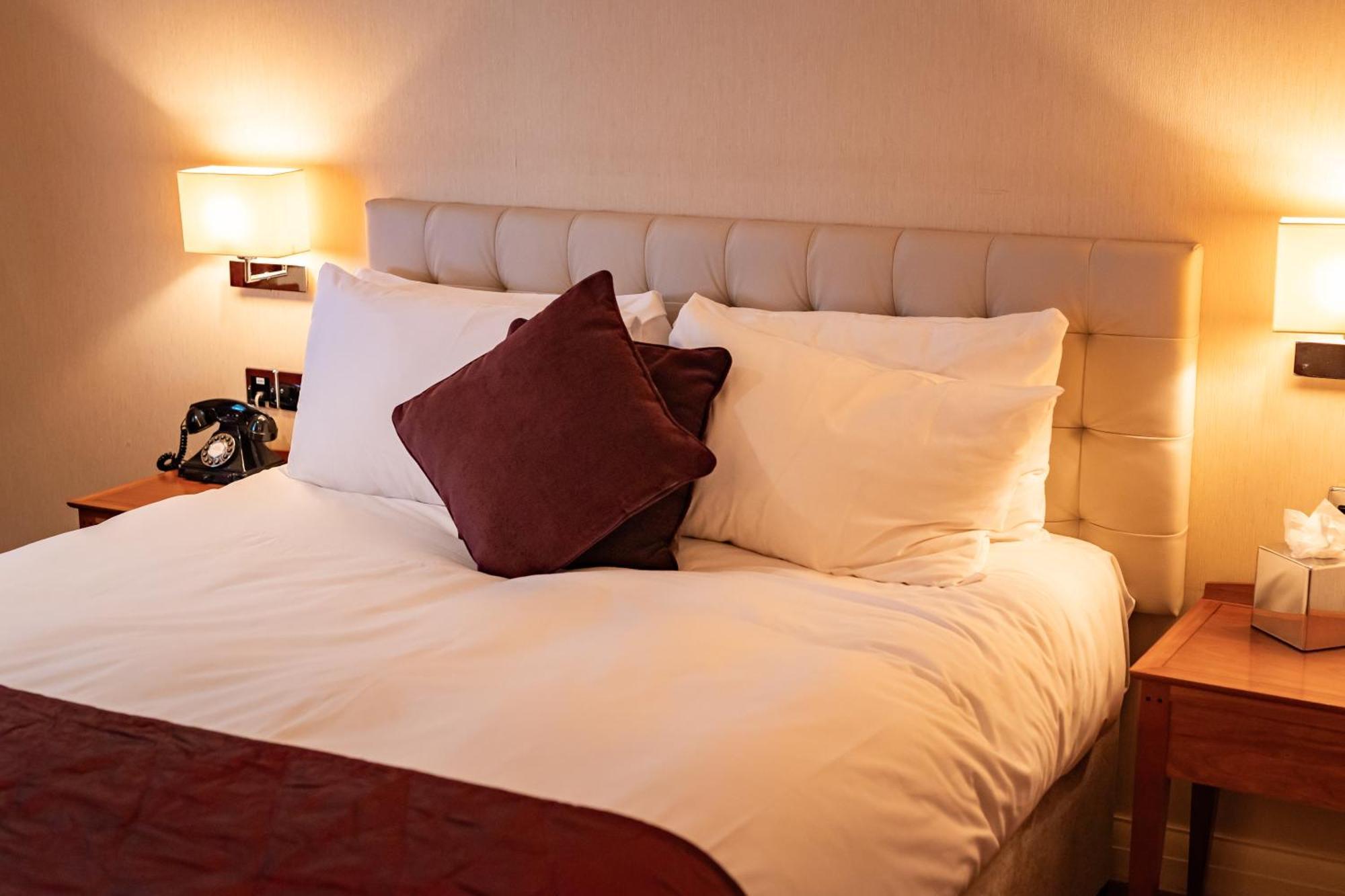 The Red Lion Hotel Hillingdon Eksteriør billede