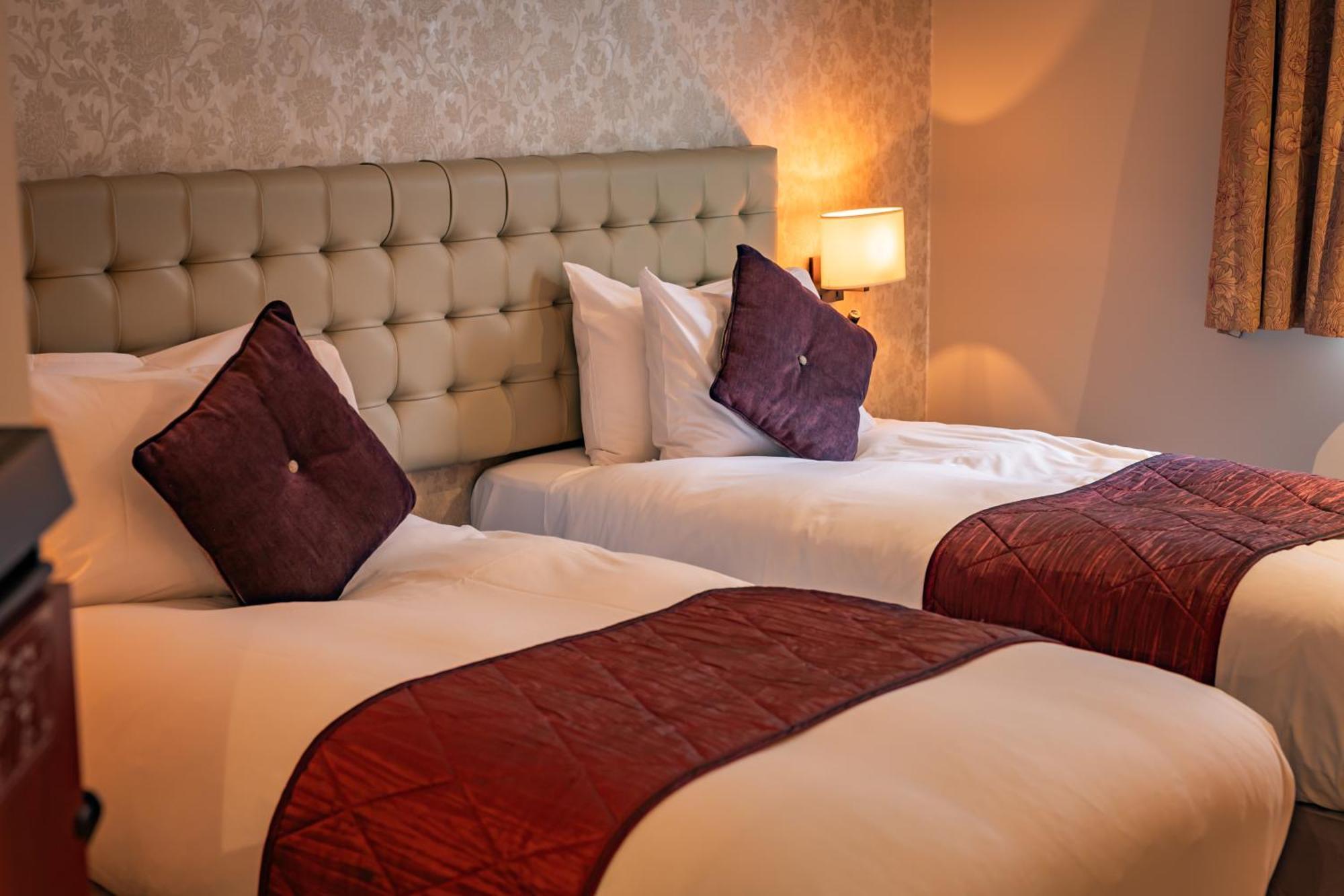 The Red Lion Hotel Hillingdon Eksteriør billede