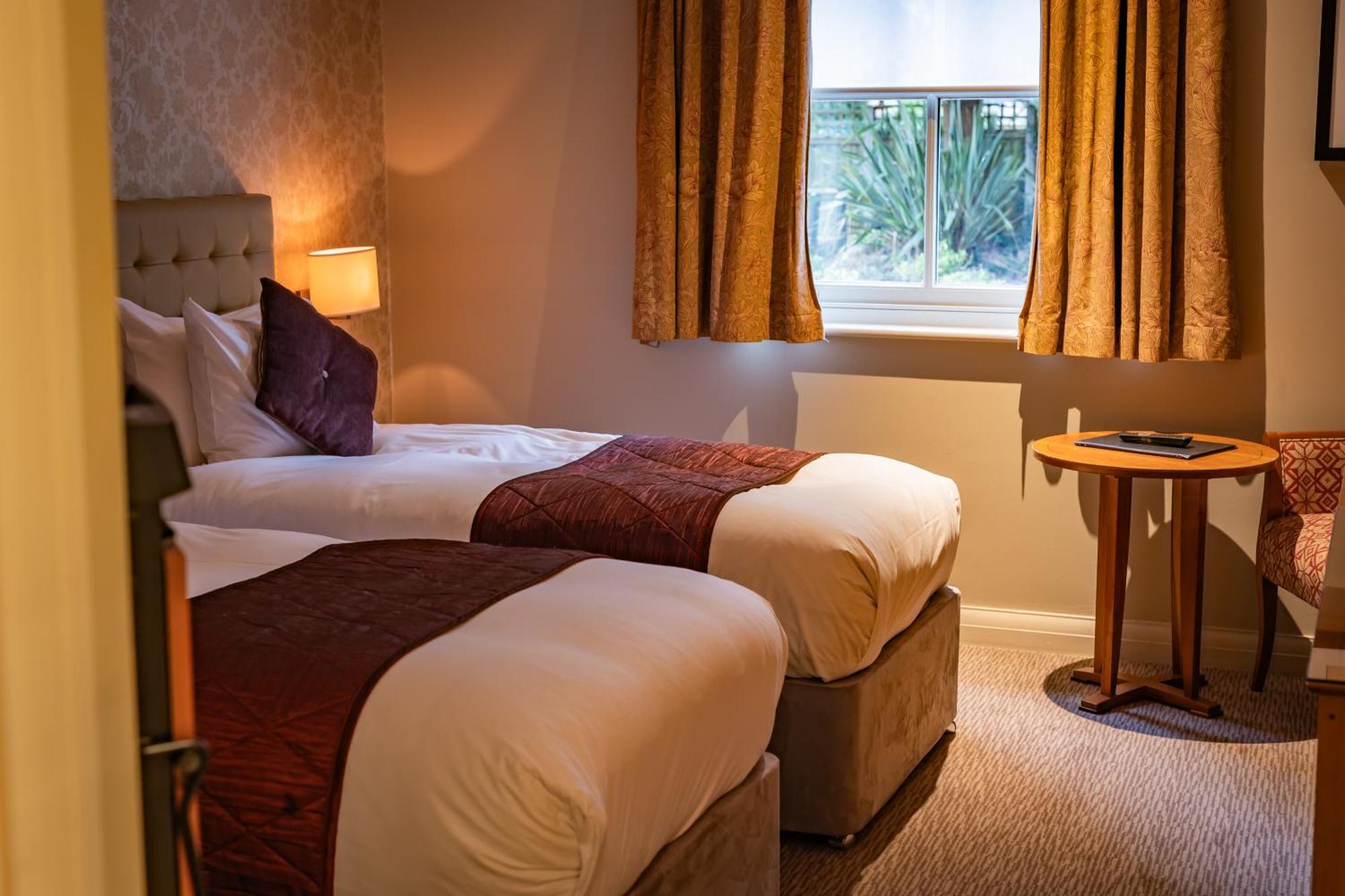 The Red Lion Hotel Hillingdon Eksteriør billede