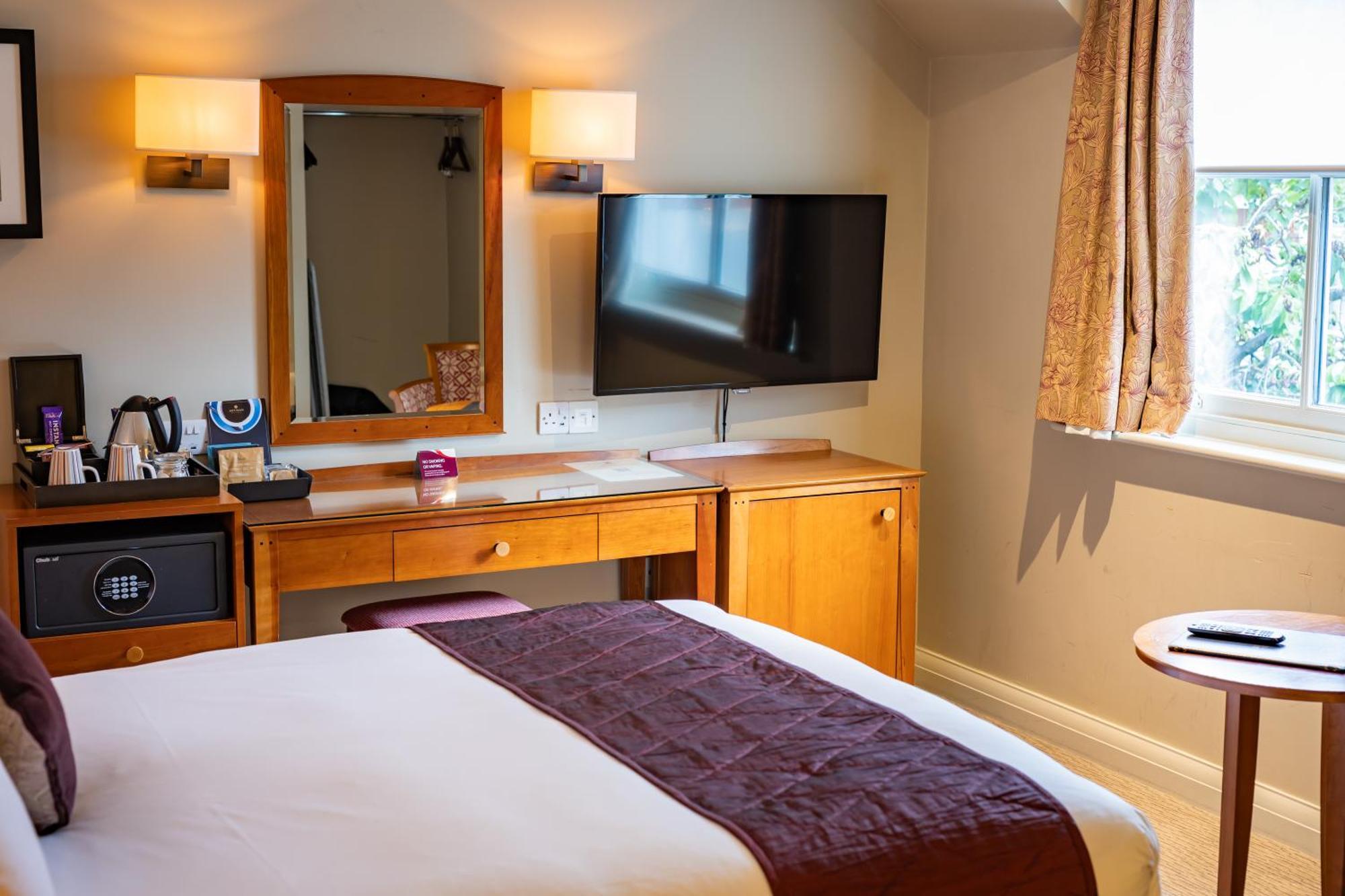 The Red Lion Hotel Hillingdon Eksteriør billede