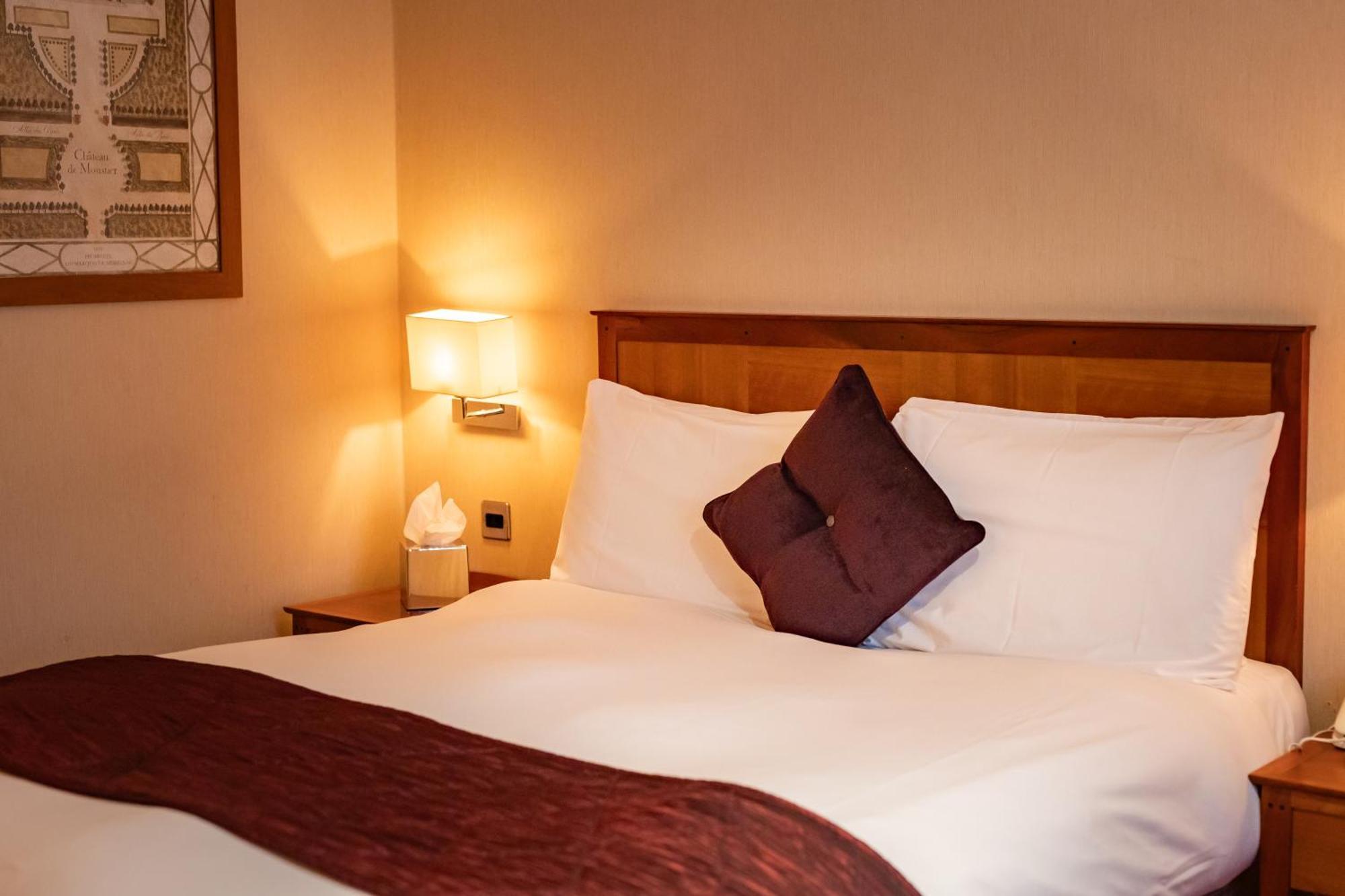 The Red Lion Hotel Hillingdon Eksteriør billede