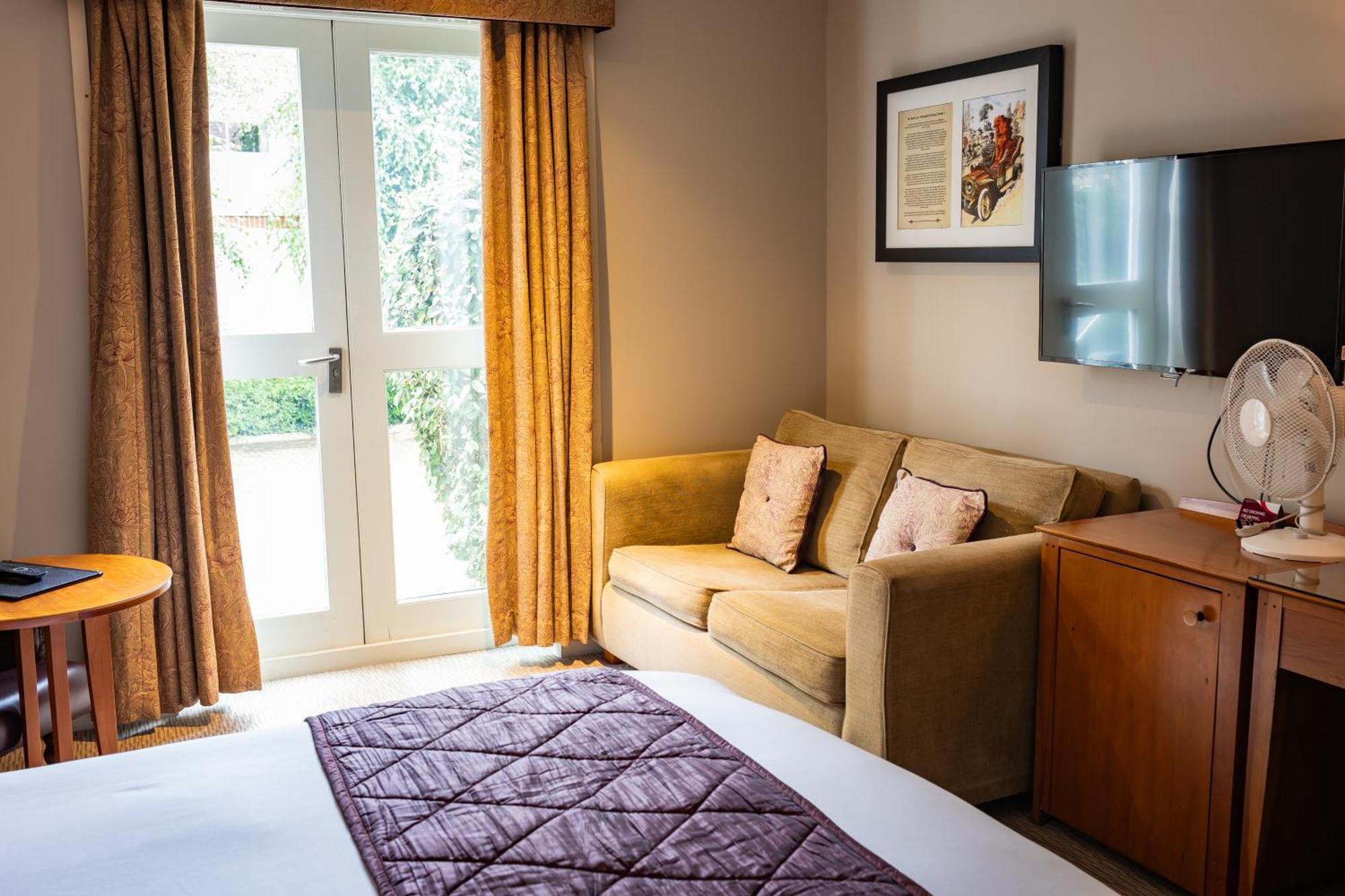 The Red Lion Hotel Hillingdon Eksteriør billede
