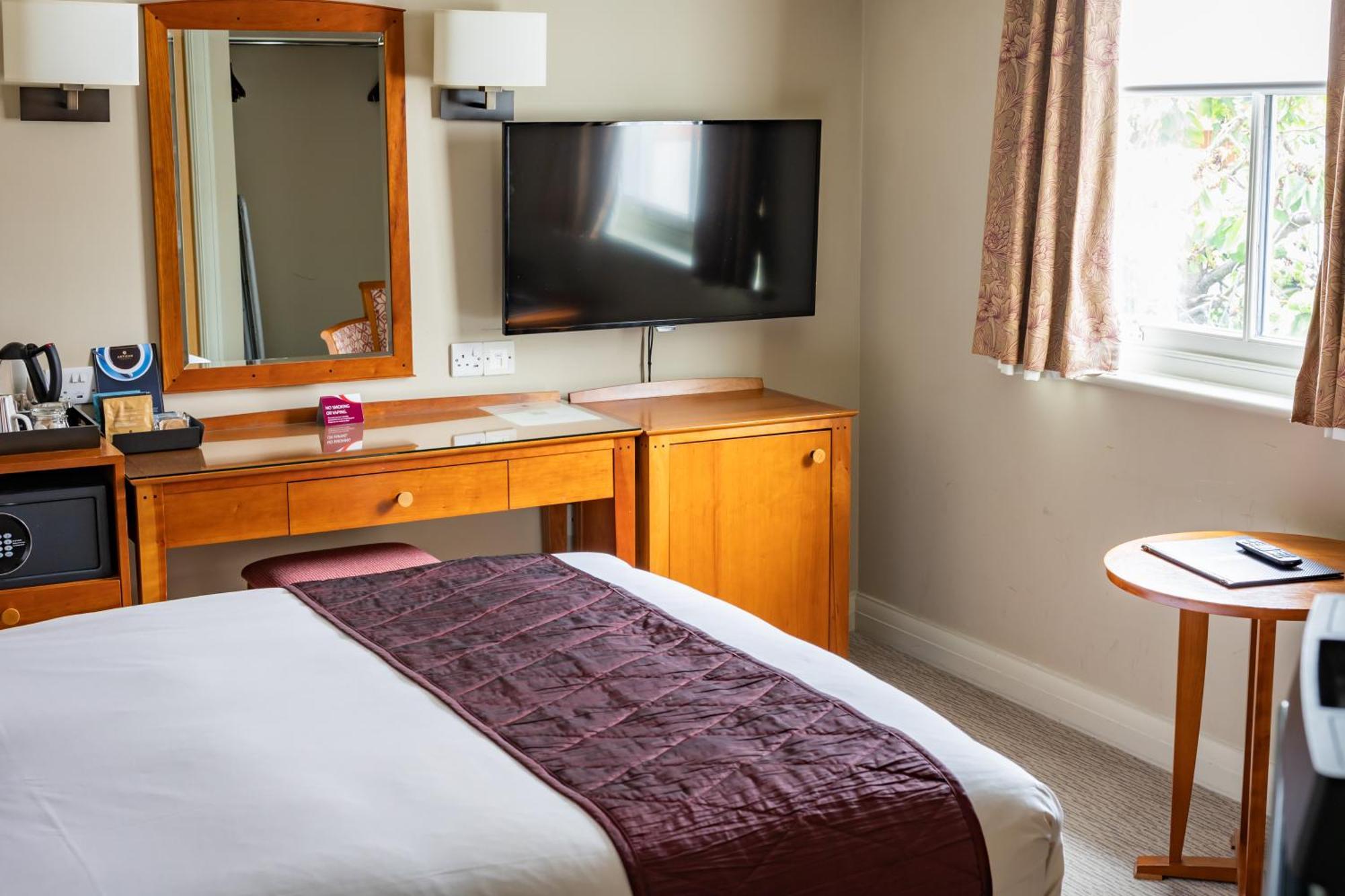 The Red Lion Hotel Hillingdon Eksteriør billede
