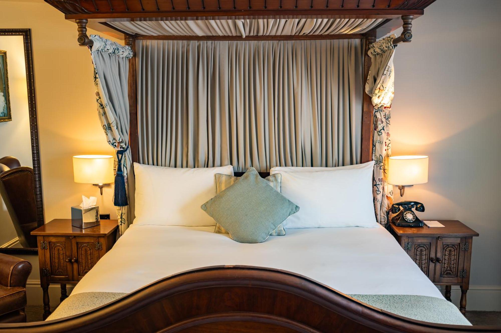 The Red Lion Hotel Hillingdon Eksteriør billede