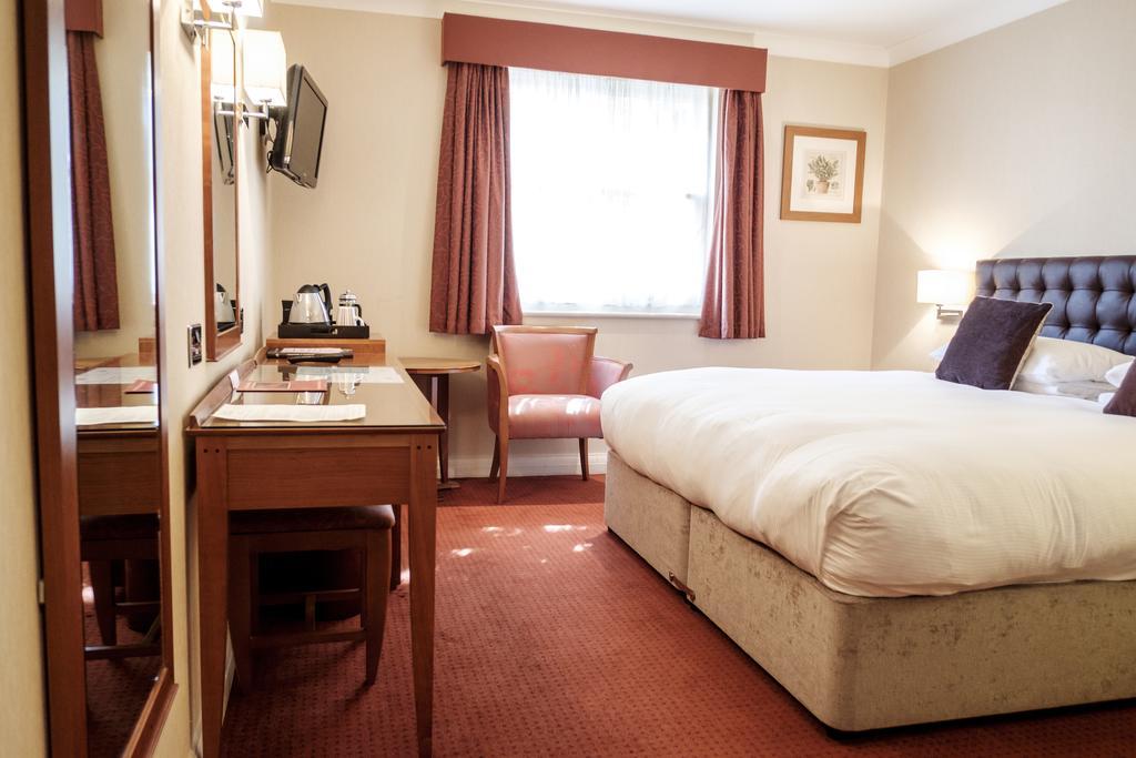 The Red Lion Hotel Hillingdon Eksteriør billede