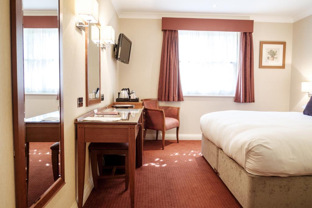 The Red Lion Hotel Hillingdon Eksteriør billede